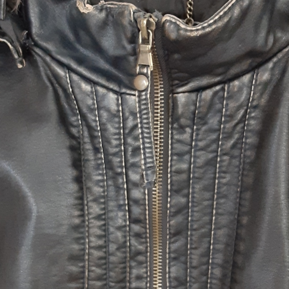 Leather jacket - Picture 2 of 8